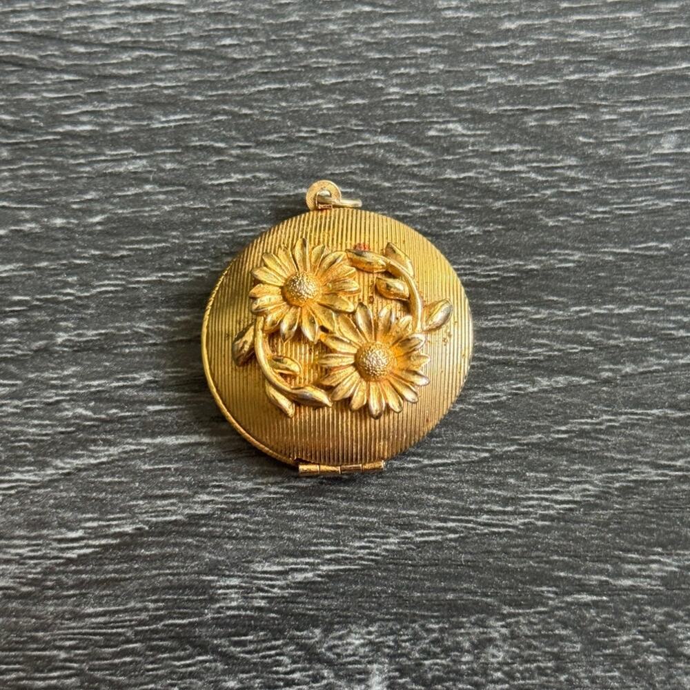 Vintage Pink Lace Studio Girl Solid Perfume Locket Pendant Gold Tone
